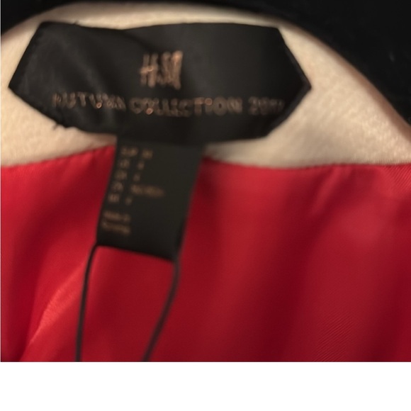 ✨ NWT H&M Asymmetrical Cream Moto Jacket | Red Lining | Size 4 - Picture 4 of 6
